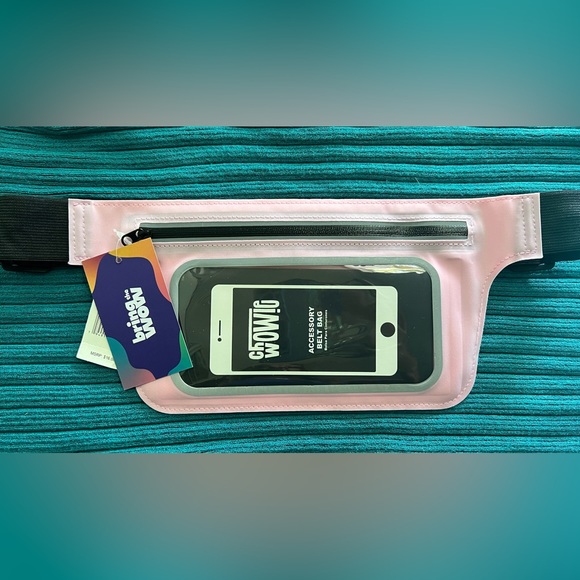 CW 🫶🏾 Fanny Pack 💚🩷🖤 - Picture 4 of 11